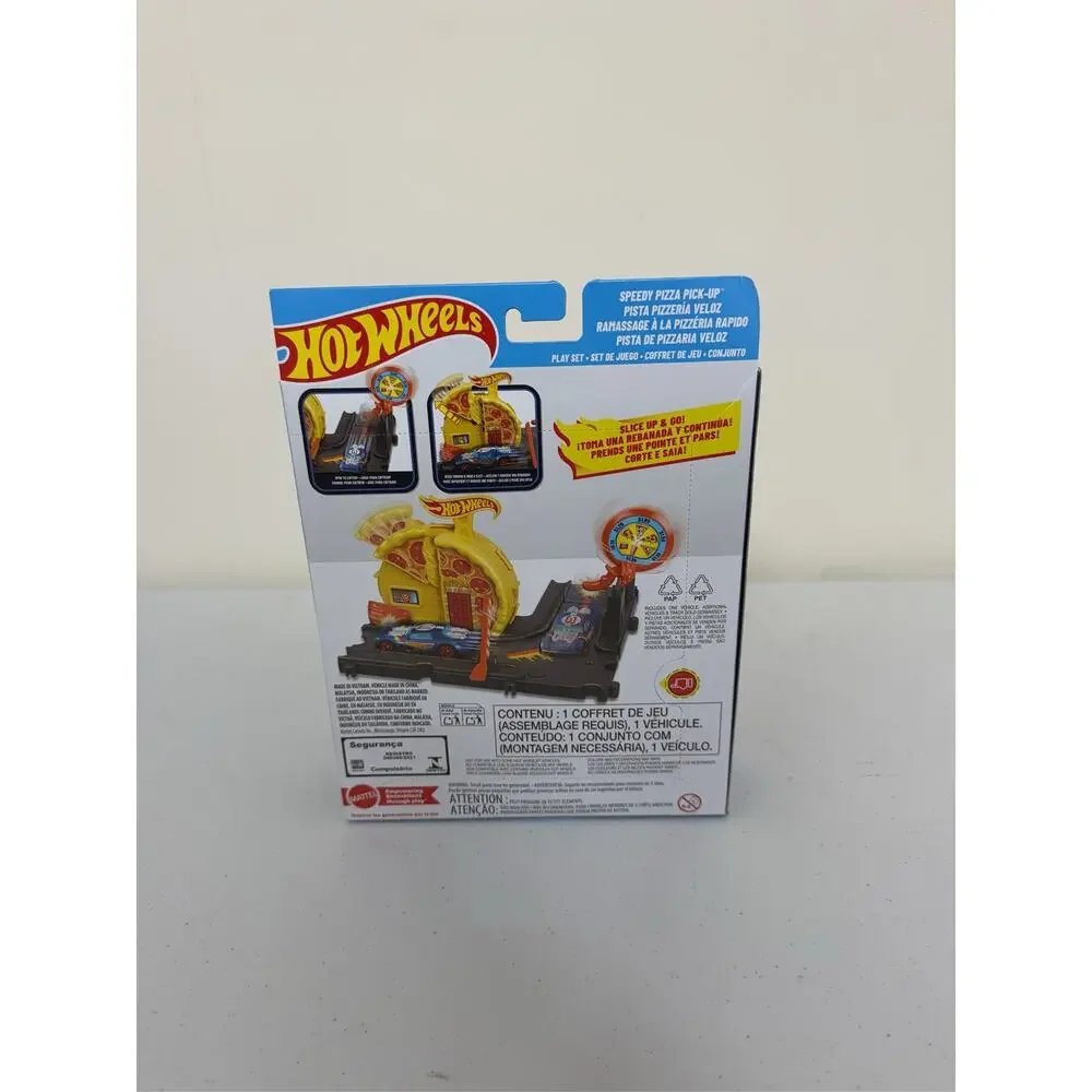 Hot Wheels City Speedy Pizza Pick-Up Play Set with 1:64 Die-Cast Car